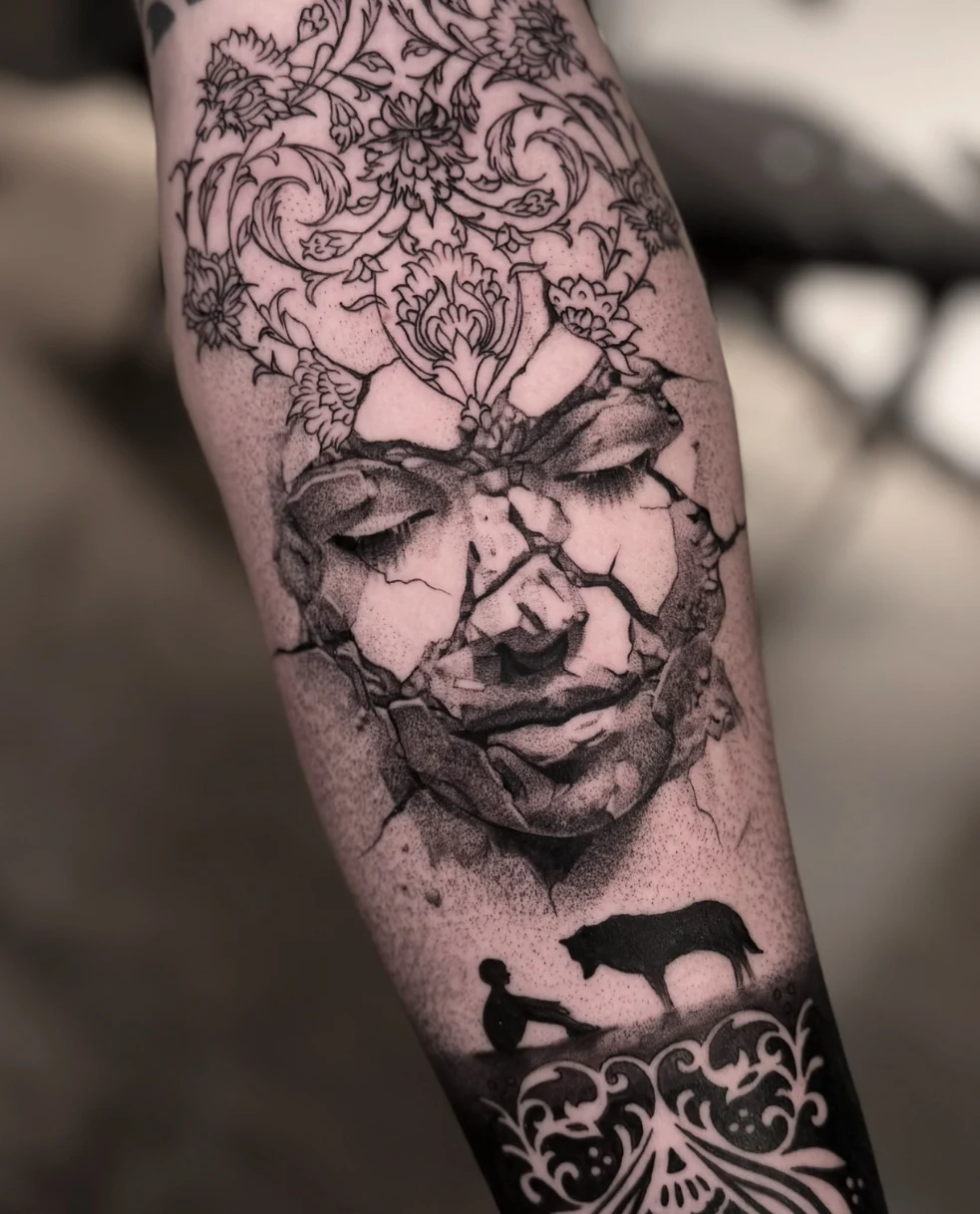 Rostro Fragmentado & Filigrana — Realismo Escultórico y Dotwork